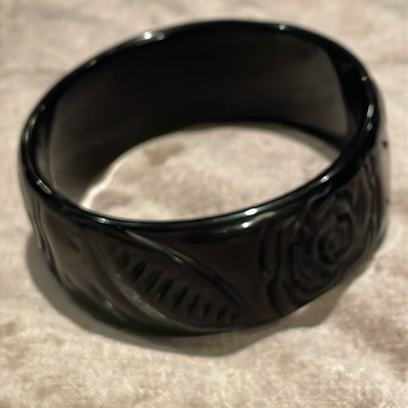Vintage Black Carved Rose Bangle Bracelet 7-8” - Picture 3 of 7